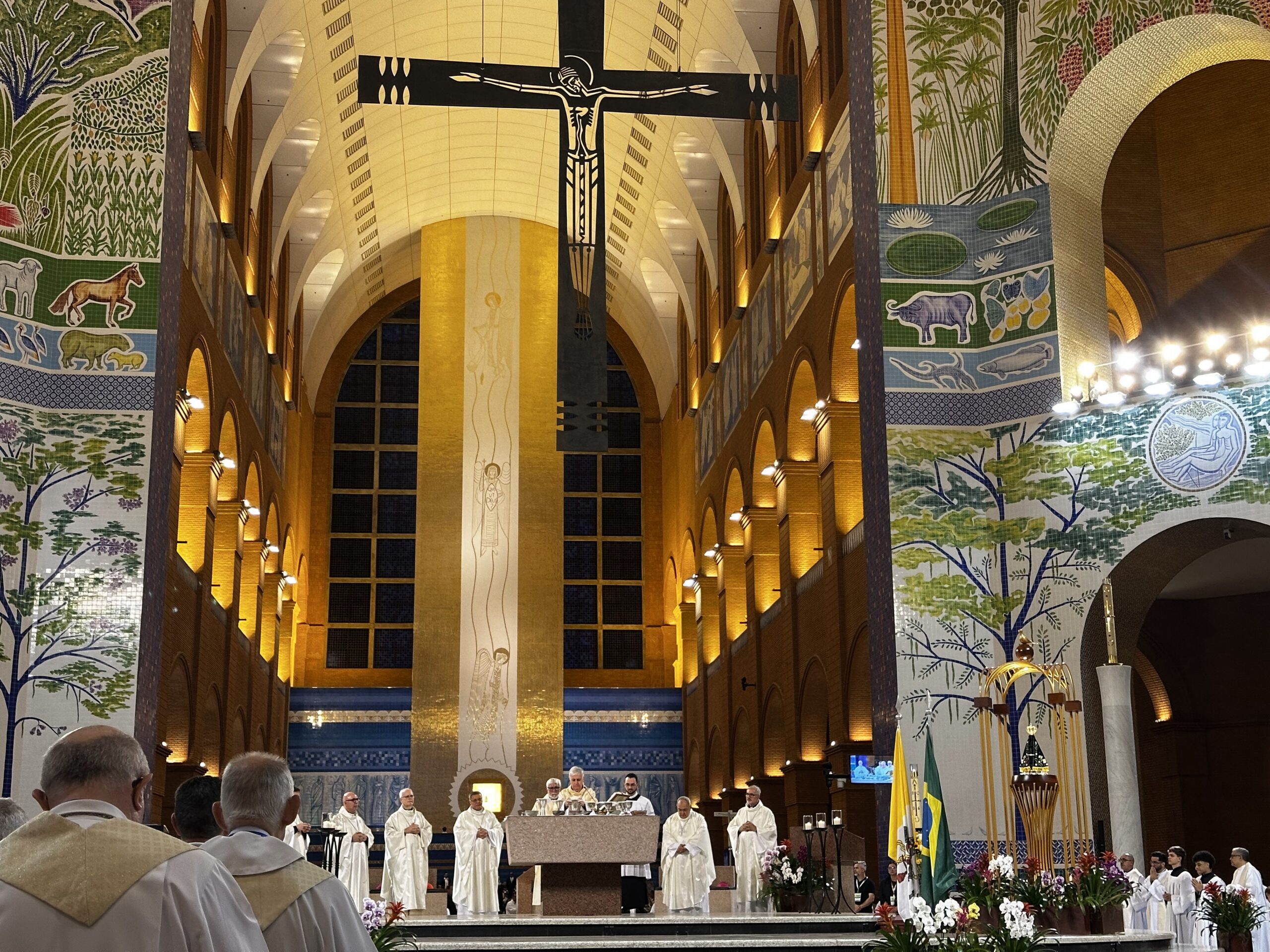 Dom Giambattista Diquattro preside Missa na Basílica de Aparecida