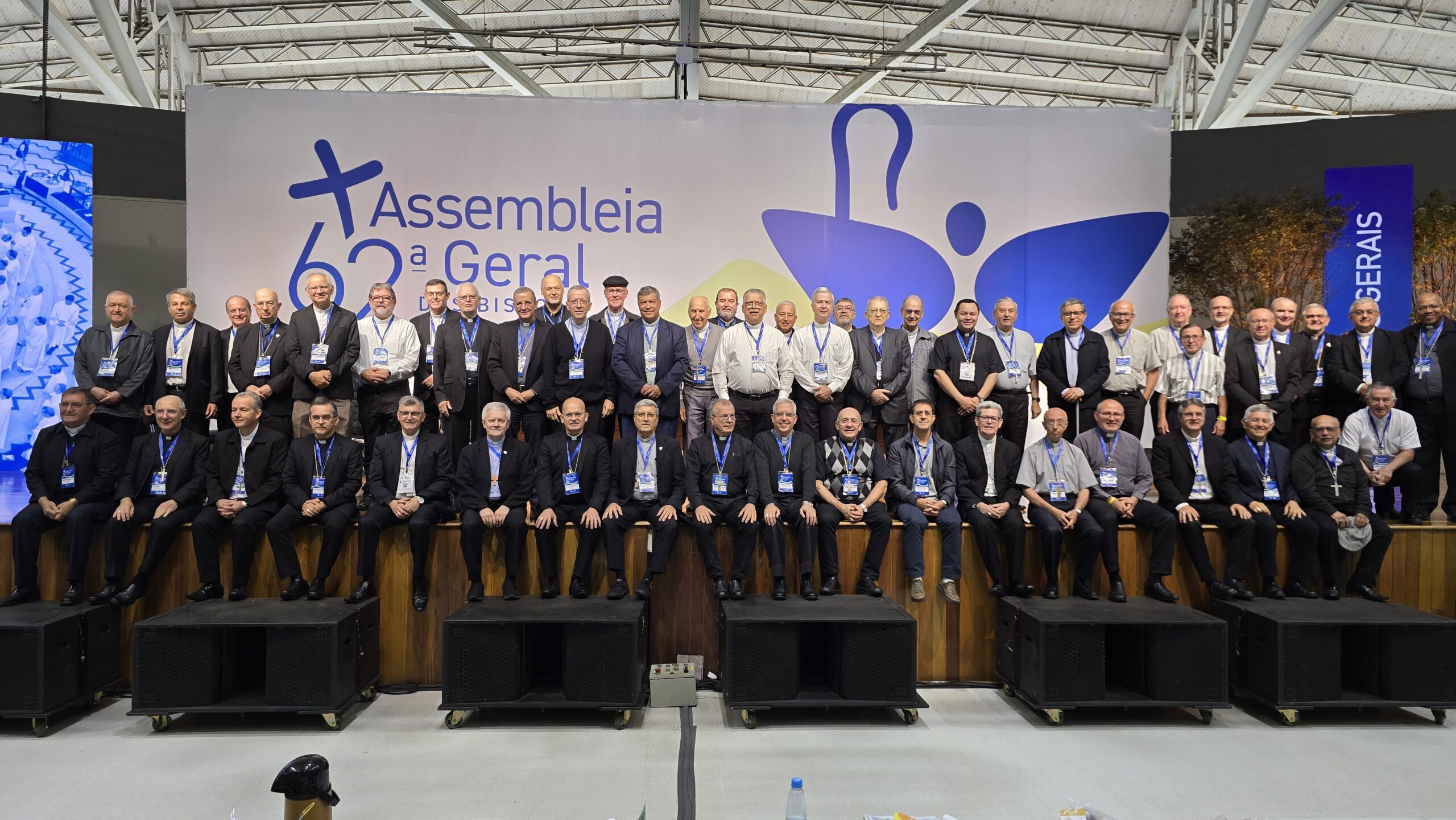 Bispos do Regional Sul 1 durante a Assembleia