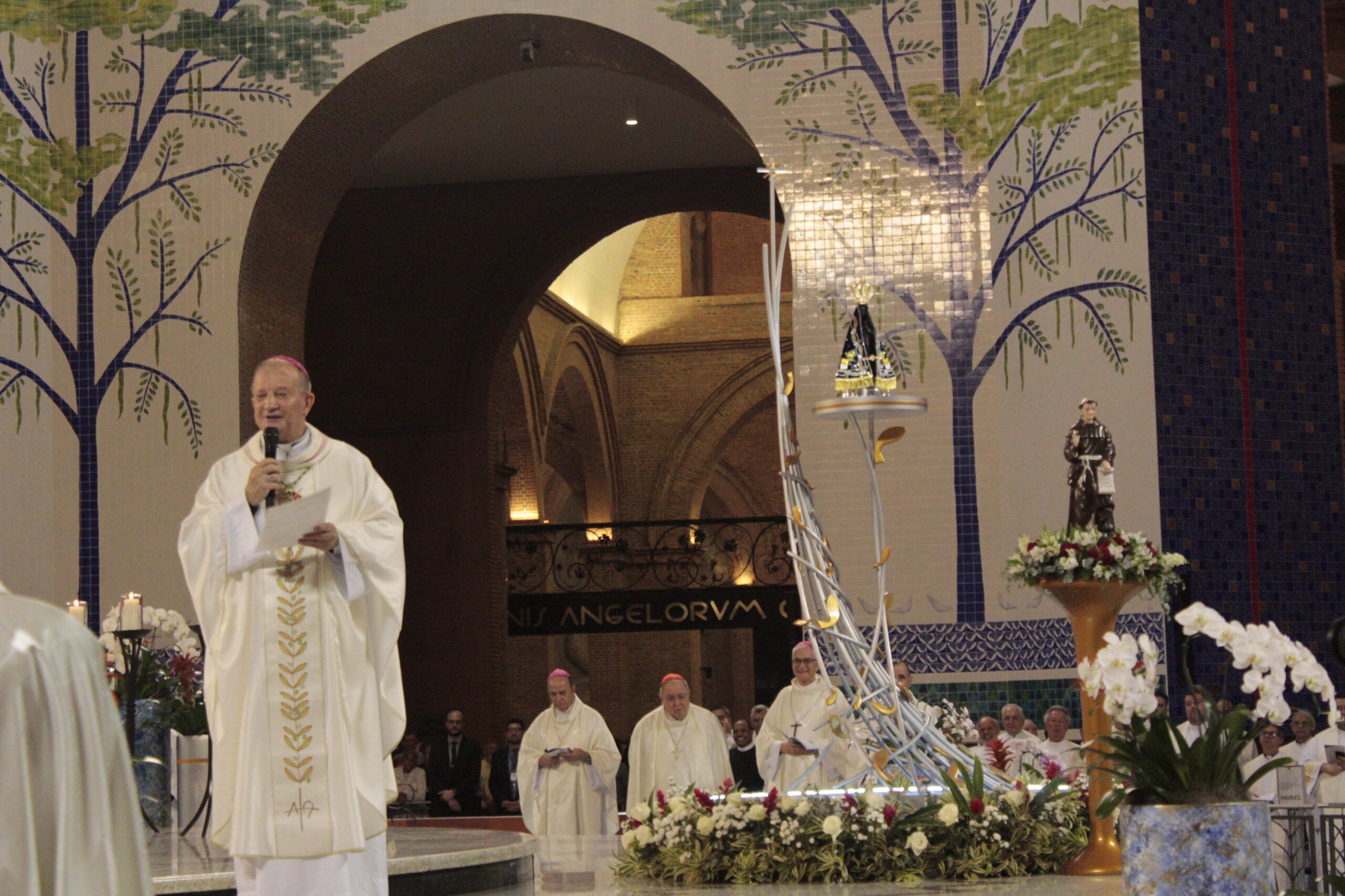 Dom Mário durante a celebração