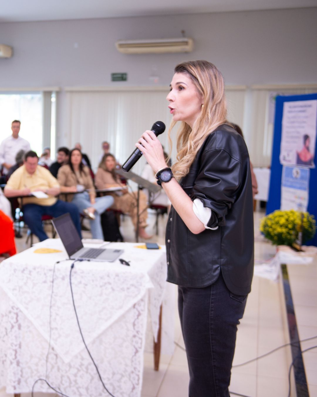 Ana Flávia Govea durante assessoria no 3º Fórum Social